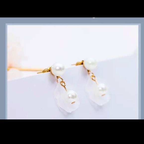 3 for  $ 25 Drop dangle pearl earring - Picture 3 of 6